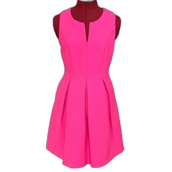 Gianni Bini Dresses & Skirts - Gianni Bini Dress Women’s Size Small Hot Pink Sleeveless Pleated Pockets